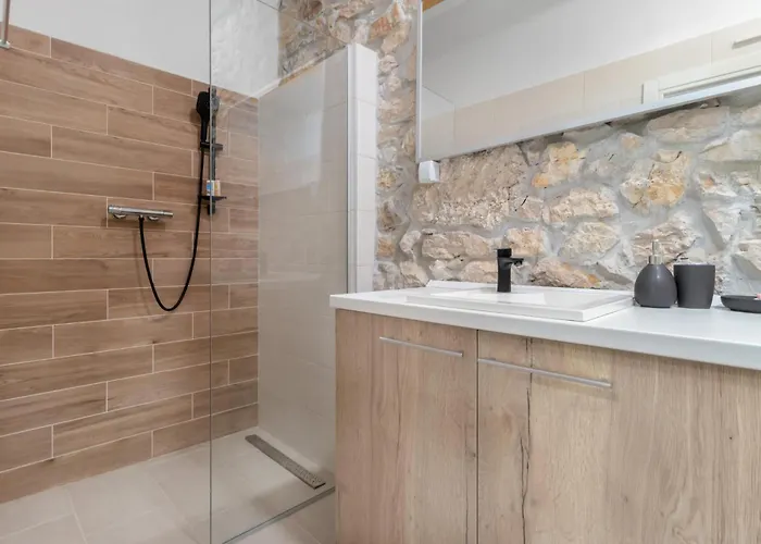 8 Bedroom Cozy In Tribalj (Primorsko-Goranska)