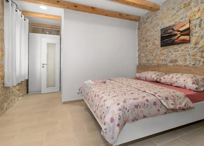 8 Bedroom Cozy In * Tribalj (Primorsko-Goranska)