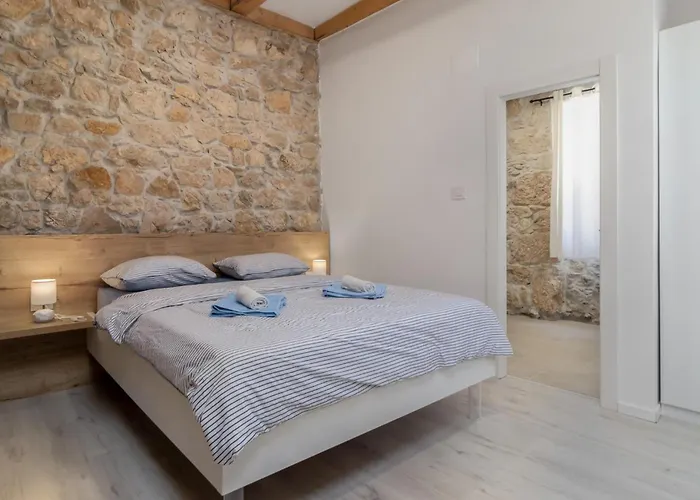 8 Bedroom Cozy In Prázdninový dům Tribalj (Primorsko-Goranska)