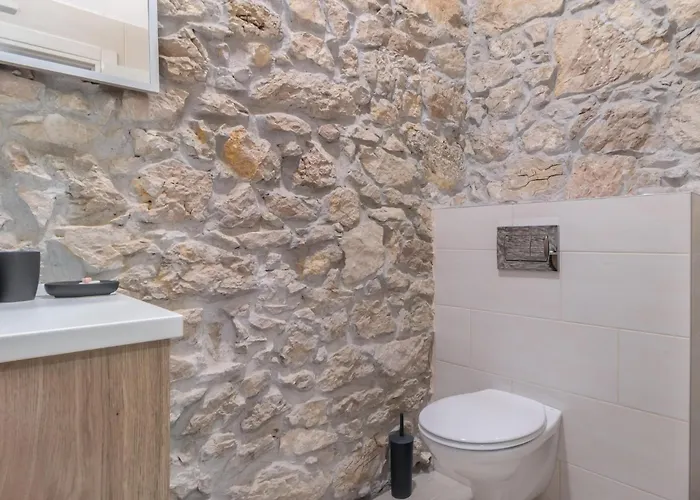 8 Bedroom Cozy In