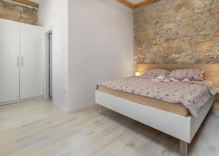 8 Bedroom Cozy In Tribalj (Primorsko-Goranska)