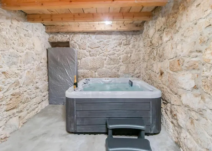 8 Bedroom Cozy In * Tribalj (Primorsko-Goranska)