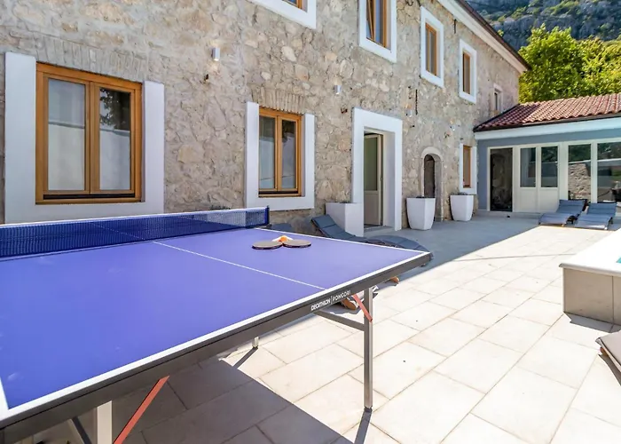 8 Bedroom Cozy In Prázdninový dům