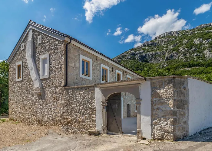 8 Bedroom Cozy In Prázdninový dům