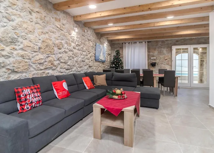 8 Bedroom Cozy In Prázdninový dům