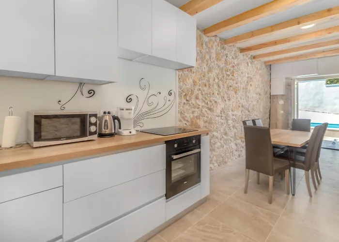 Prázdninový dům 8 Bedroom Cozy In Tribalj (Primorsko-Goranska)