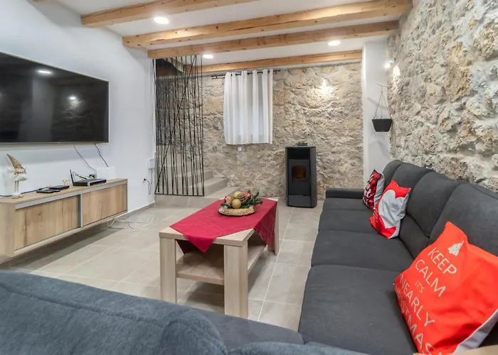 Prázdninový dům 8 Bedroom Cozy In Tribalj (Primorsko-Goranska)