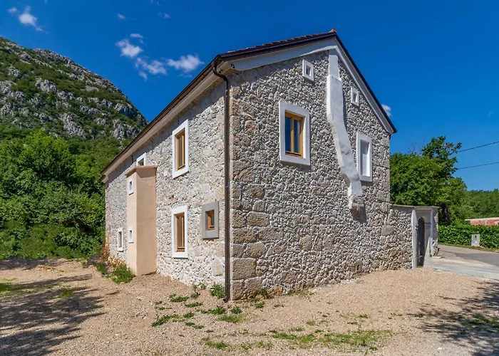 8 Bedroom Cozy In Prázdninový dům