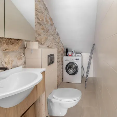 Casa vacanze Cozy In With Outdoor Swimming Pool
