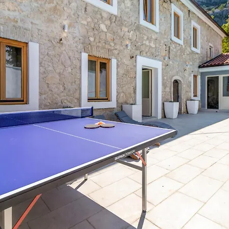 Cozy In With Outdoor Swimming Pool Casa vacanze