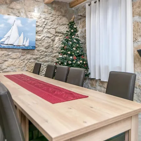 Casa vacanze Cozy In With Outdoor Swimming Pool