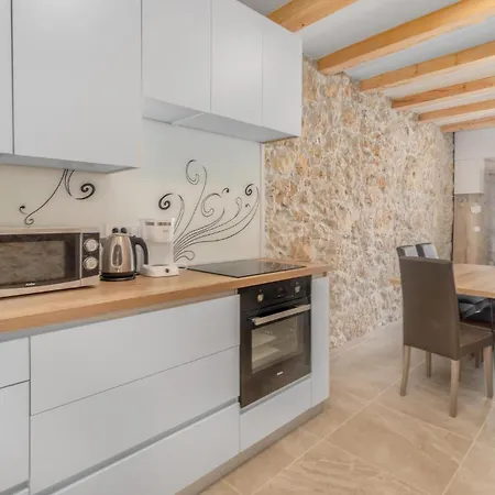 Casa vacanze Cozy In With Outdoor Swimming Pool Tribalj (Primorsko-Goranska)