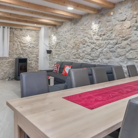 Cozy In With Outdoor Swimming Pool Casa vacanze Tribalj (Primorsko-Goranska)